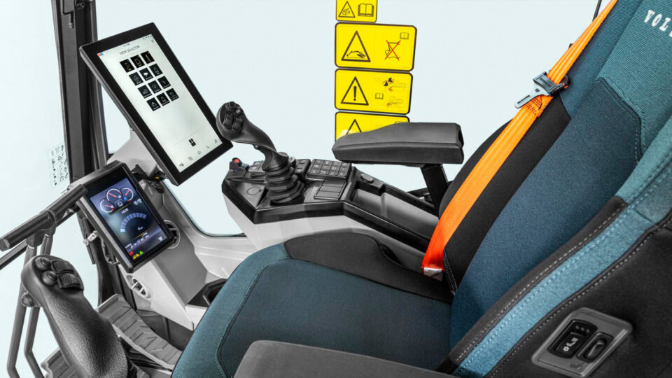 New Volvo excavators elevate customer productivity04